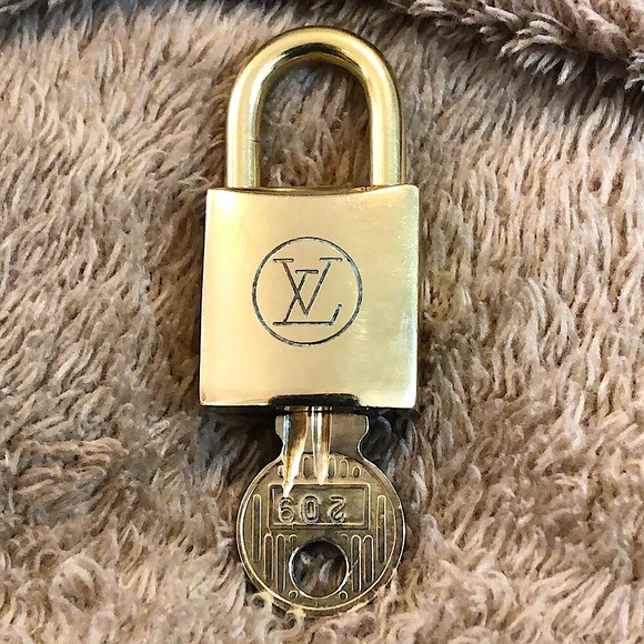 Vintage LV Louis Vuitton Padlock Lock & Key 209 - Picture 7 of 12